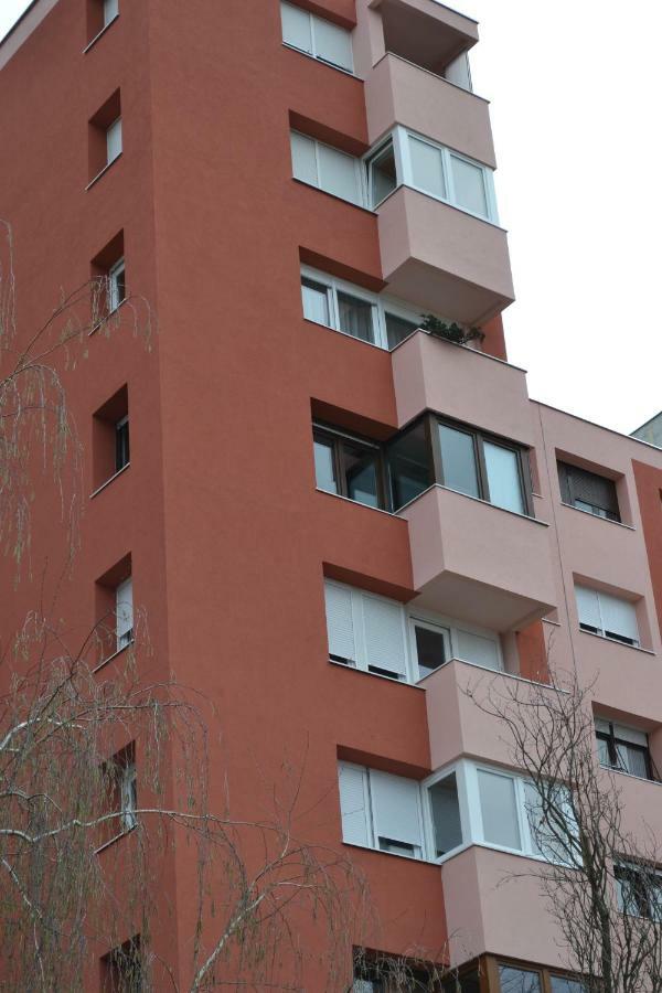 Fly Inn Velika Gorica Extérieur photo